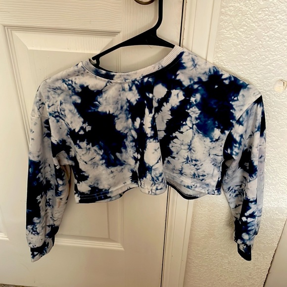 I’m selling a marble/tie dye crop top for girls. This is from shien. - Picture 4 of 4